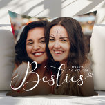 モダンScript Photo Besties Gift クッション<br><div class="desc">Script モダン Photo Bestiesギフト装飾用クッションはシックでホームアパーソナライズされたプリケーターで祝、友達の間の絶え間ない絆最高のである。スクリプエレガントト文字とカスタマイズ可能なフォト宇宙を搭載しお気に入りのた、お使いの感覚で思い出を披露する枕。柔らかい生地で作ら高品質れ、居心地の良い有意義なtouchを生きている宇宙に加えるのに最適。隠されたジッパーの閉鎖はクリーニング簡単を作り、そのタイムレスなデザインは任意のデコと美しくフィットする。誕生日や休日や単に、この装飾用クッションは友情のための究極の記念祝品である。</div>