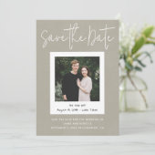 モダンTaupe婚約写真の保存日付 招待状 (スタンド正面)