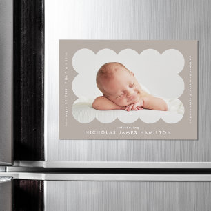 モダンTaupe Scalloped Photo Birth Announcement