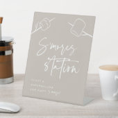 モダンTaupe Script Marshmallow S'mores Station 台座サイン (インサイチュ)