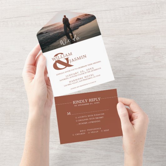 モダンTerracota Rust in White Photo 結婚's オールインワン招待状 (貼ってはがせる)