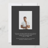 モダンVarsity Black Photo Graduation Party 招待状 (裏面)