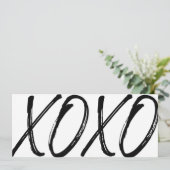 モダンXOXOブラック&ホワイトのギフトカード券 招待状 (スタンド正面)