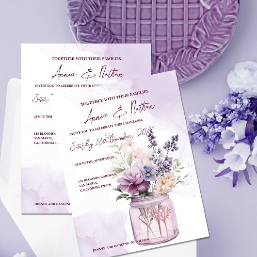 モチパープルの花をメイソンのjar結婚式の招待 ポストカード