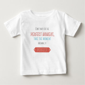 モチベーショナルなタイポグラフィック・レトロスタイル ベビーTシャツ