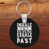 モチベーション引用文は未来に息を吹き込む過去 キーホルダー (正面)