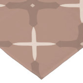 モチャブラウンとクリームの幾何学的なタイル模様 ロングテーブルランナー (コーナー)