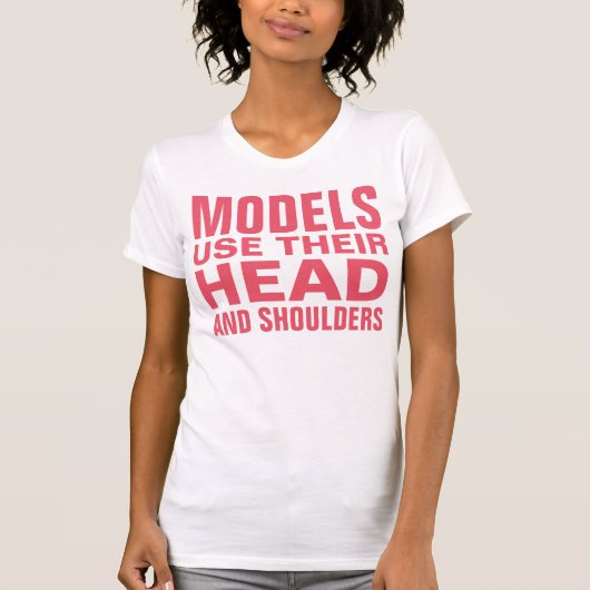 モデルはヘッド・アンド・ショルダーを使用します Tシャツ (正面)