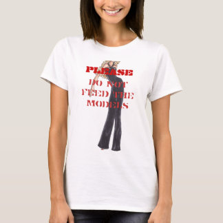 、モデルを食べ物を与えないで下さい Tシャツ