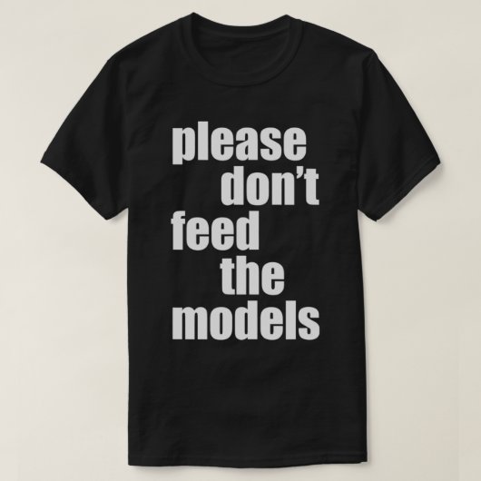 モデル食べ物を与えを細かくなおもしろいい Tシャツ (デザイン正面)