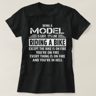 モデル Tシャツ