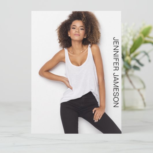 モデルActor Compカード | 3枚の写真とQRコード 招待状 (スタンド正面)