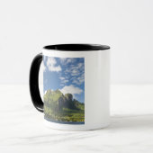 モトゥオテマヌと美しいボラボラ島の風景 マグカップ (正面左)