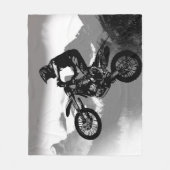 モトクロスバイクもしくは自転車に乗る人 – ロッキー山脈 フリースブランケット (正面)