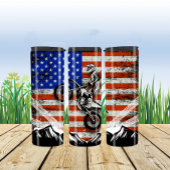 モトクロスライダーがアメリカ国旗に飛び跳ねる タンブラー