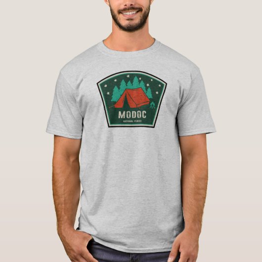 モドック国有林のキャンプ Tシャツ (正面)