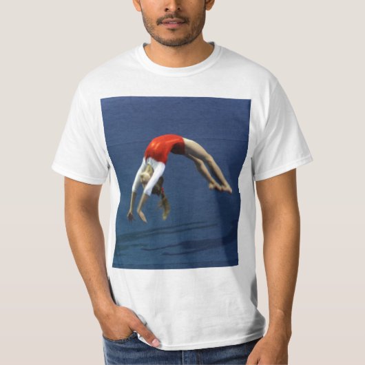 モニカの背部とんぼ返り Tシャツ (正面)