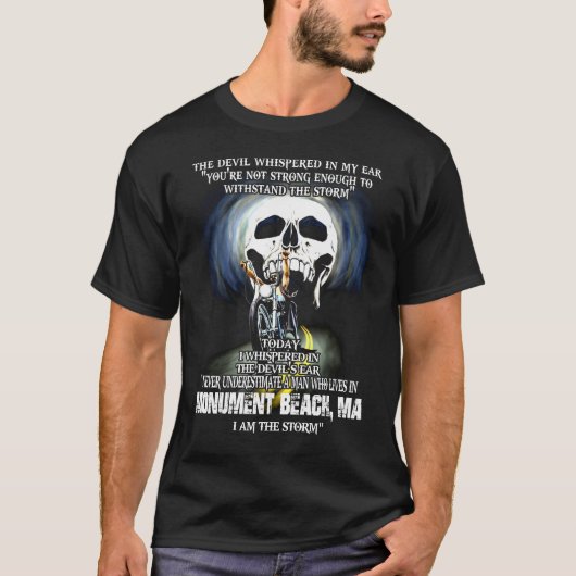 モニュメントビーチMAマンを過小評価しない Tシャツ (正面)