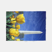 モニュメント |ワシントン記念碑の春 フリースブランケット (正面(横))