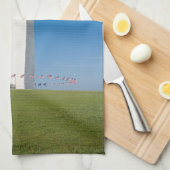 モニュメント | Washington Monument with Flags キッチンタオル (四つ折り)