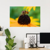 モノの中心にミツバチ ポスター (ホームオフィス)