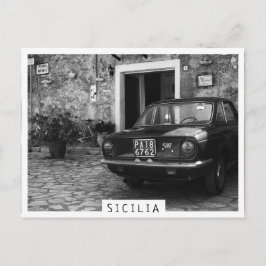 モノクロのイタリアのヴィンテージFIAT車 ポストカード