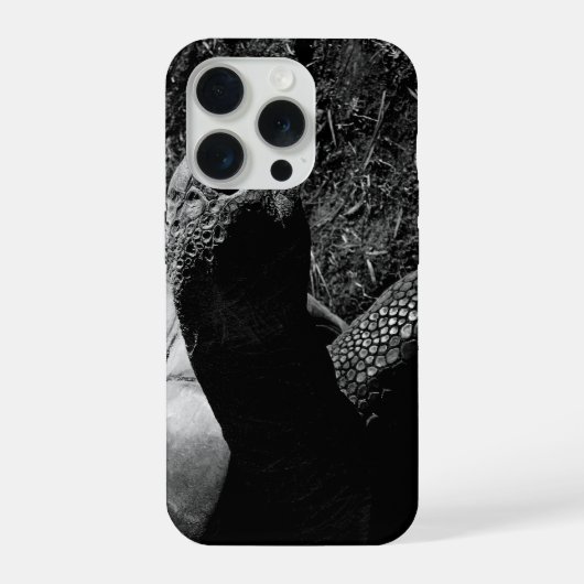 モノクロのカメの写真 iPhoneケース (裏面)