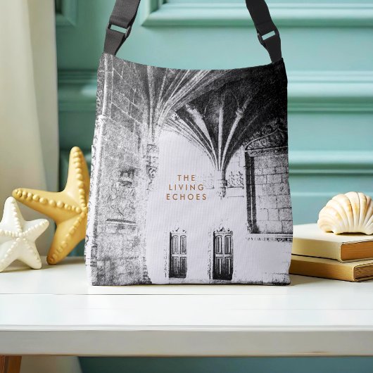 モノクロのゴシック建築スケッチ クロスボディバッグ