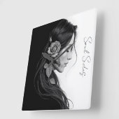 モノクロのバラを持つ女性のプロフィールアート スクエア壁時計 (傾斜)