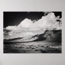 モノクロのビンテージ風デザート風景画 山