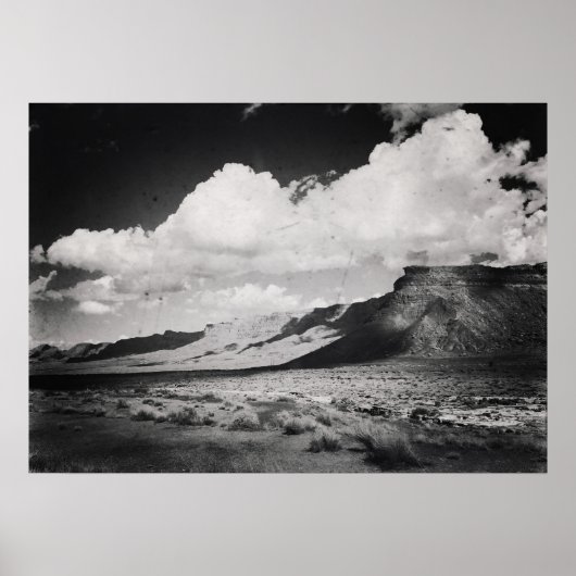 モノクロのビンテージ風デザート風景画 山 ポスター (正面)