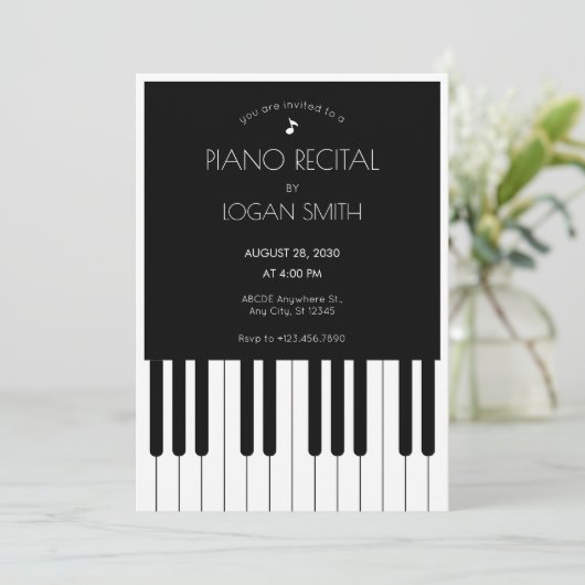 モノクロのピアノの音楽 ピアノの発表会 招待状 (スタンド正面)
