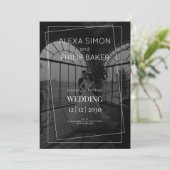 モノクロのミニマルな写真ウェディング 招待状 (スタンド正面)