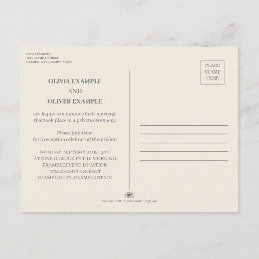 モノクロの結婚式のカップルがキスをしている 案内ポストカード (裏面)