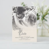 モノクロの結婚式のカップルがキスをしている 案内状 (スタンド正面)