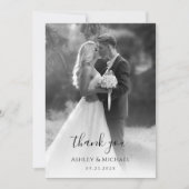 モノクロの結婚式写真 現代的なスクリプト シンプル サンキューカード (正面)