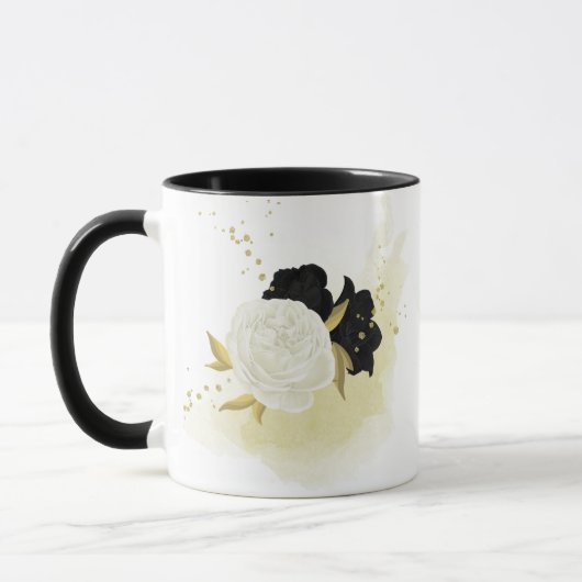 モノクロの花とゴールドの葉のデザイン マグカップ (左)