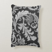モノクロの花の古風な模様 アクセントクッション (裏面(縦))