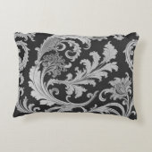 モノクロの花の古風な模様 アクセントクッション (裏面)