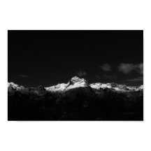 モノクロの雄大なトリグラウ山