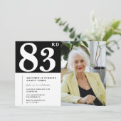 モノクロの83歳の誕生日招待状 写真 招待状 (スタンド正面)