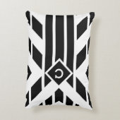 モノクロストライプの四角形の黒い文字 アクセントクッション (裏面(縦))