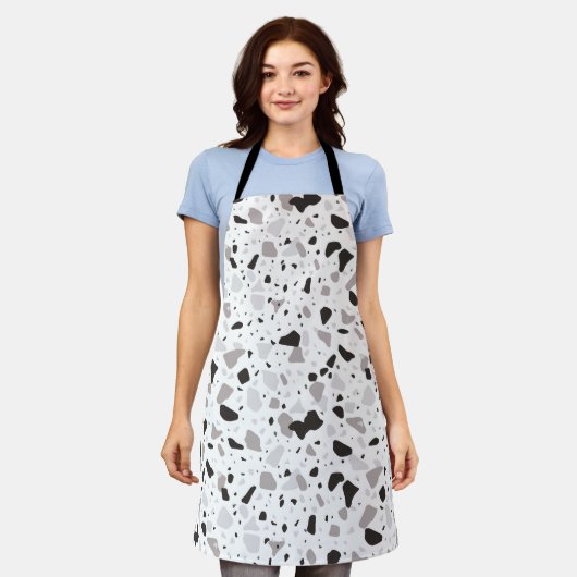 モノクロテラゾパターン エプロン (着用した状態)