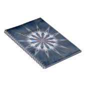 モノクロパーソナライズされたメモリージャーナル。 ノートブック (右側)