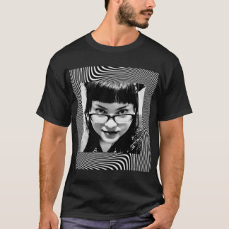 モノクロピアシング視線 Tシャツ