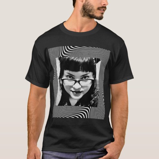 モノクロピアシング視線 Tシャツ (正面)
