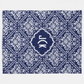 モノクロフローラダマスクと青の背景 フリースブランケット (正面(横))