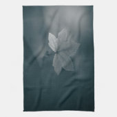 モノクロメープルリーフ自然写真 キッチンタオル (縦)