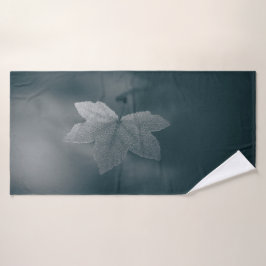 モノクロメープルリーフ自然写真 バスタオル