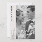 モノクロモダンミニマシンプルリストの結婚写真 招待状 (正面)